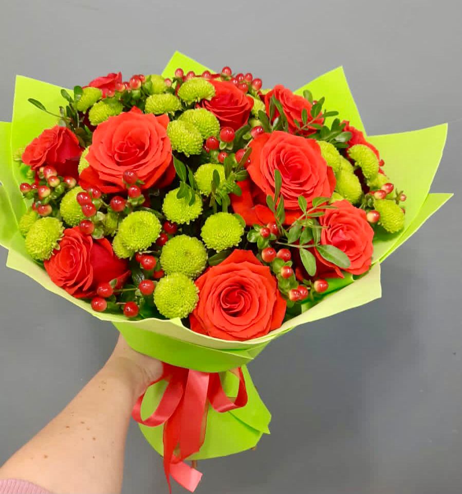 Букет цветов из: Хризантемы и Розы в Каменнобродской