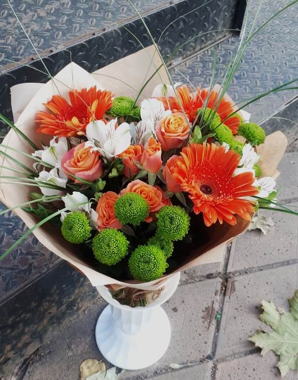 Букет цветов из: Герберы, Хризантемы, Альстромерии и Розы в Каменнобродской
