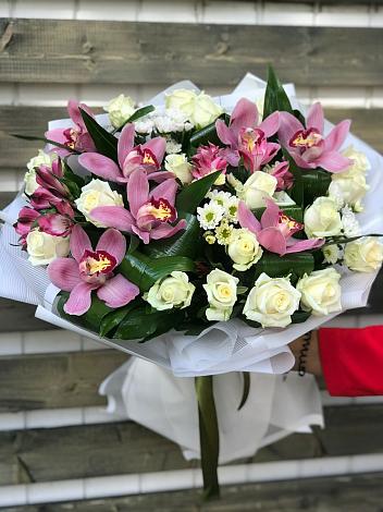 Букет цветов из: Розы и Хризантемы в Каменнобродской