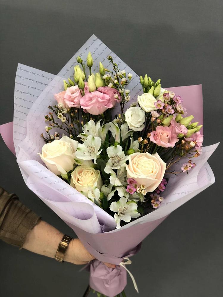 Букет цветов из: Альстромерии, Розы и Лизиантусы в Каменнобродской