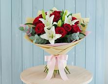 Букет цветов из:  Лилии и Розы в Каменнобродской