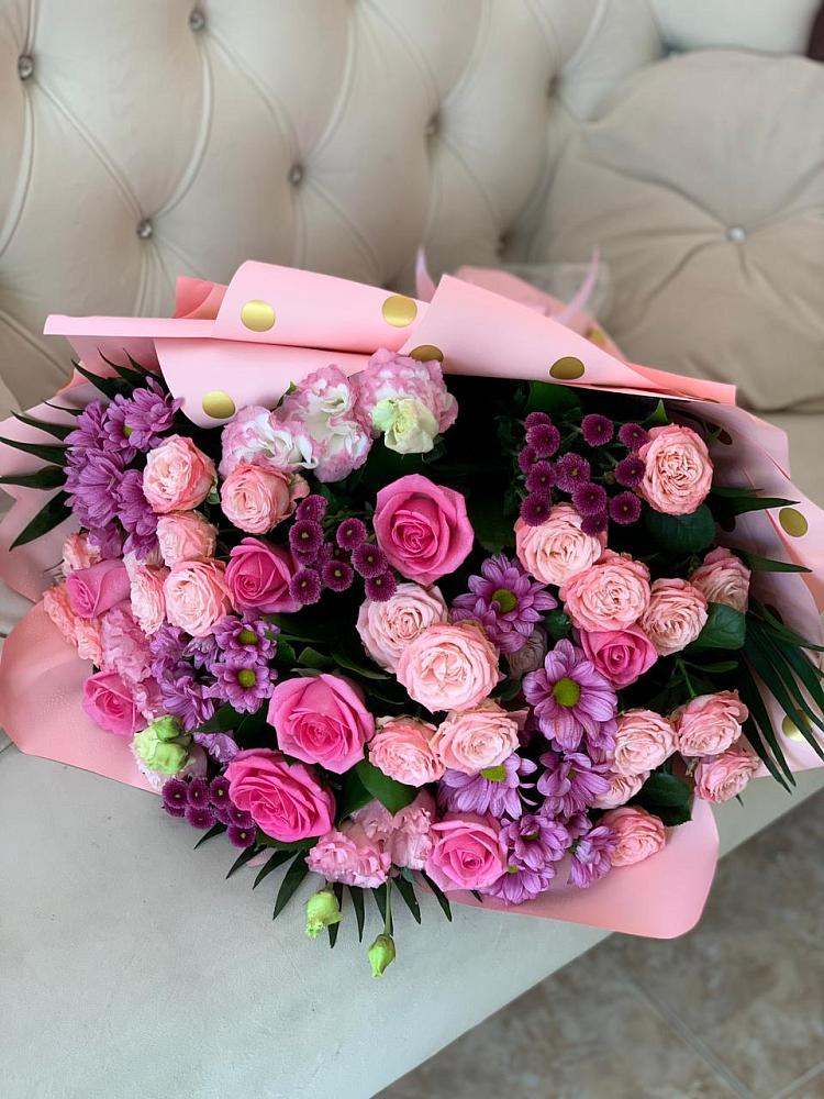 Букет цветов из: Хризантемы, Розы и Лизиантусы в Каменнобродской