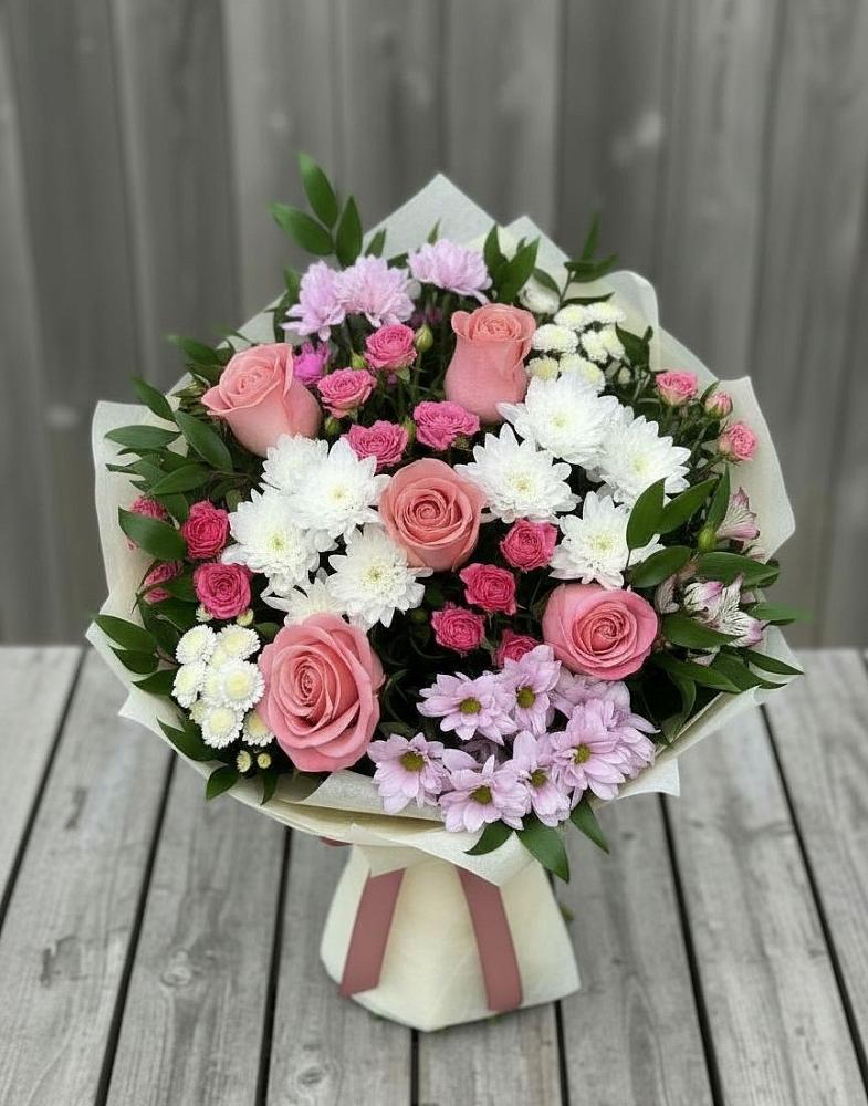 Букет цветов из: Альстромерии, Гвоздики, Розы и Хризантемы в Каменнобродской