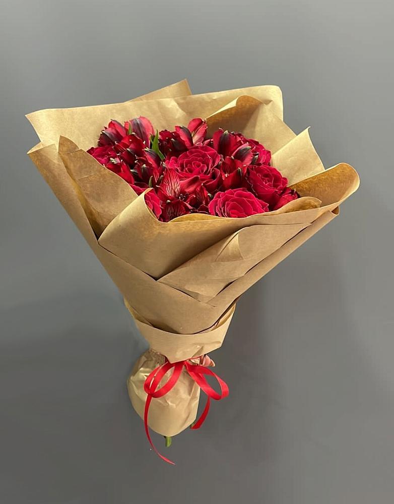 Букет цветов из: Альстромерии и Розы в Каменнобродской