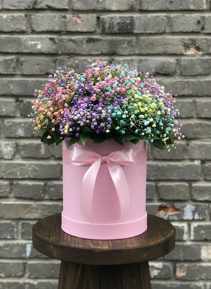 Цветочная композиция из Гипсофила и Розы в шляпной коробке в Каменнобродской