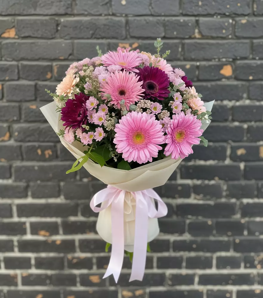 Букет цветов из: Герберы и Хризантемы в Каменнобродской