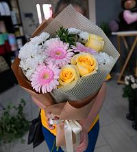 Букет цветов из:  Герберы, Розы и Хризантемы в Каменнобродской