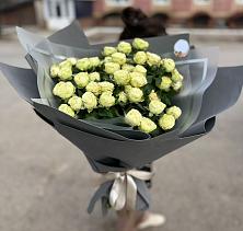 Букет Белые кустовые розы Солинеро в Каменнобродской
