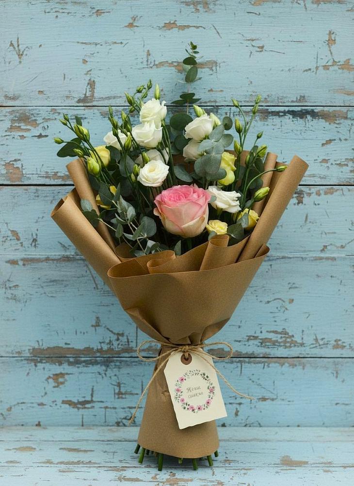 Букет цветов из: Розы и Лизиантусы в Каменнобродской