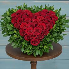 Цветочная композиция из Розы в виде сердца в Каменнобродской