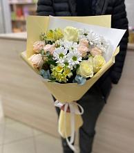 Букет цветов из:  Альстромерии, Розы и Хризантемы в Каменнобродской