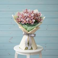 Букет цветов из:  Орхидеи и Розы #REPLACE_PRED# Каменнобродской