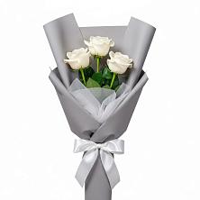 Букет 3 белые розы в Каменнобродской