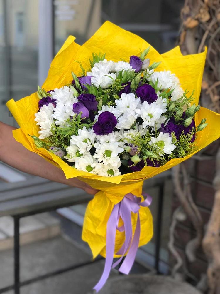 Букет цветов из: Ирисы, Хризантемы и Ромашки в Каменнобродской
