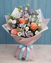 Букет цветов из:  Лизиантусы, Розы, Альстромерии и Гипсофила в Каменнобродской