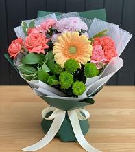 Букет цветов из:  Гвоздики, Розы, Герберы и Хризантемы в Каменнобродской