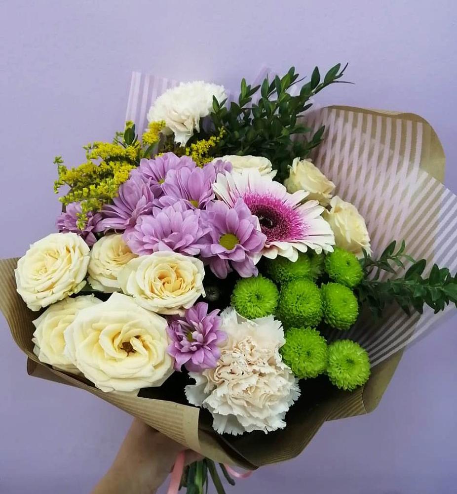 Букет цветов из: Хризантемы, Розы, Гвоздики и Герберы в Каменнобродской