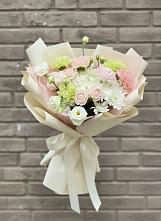 Букет цветов из:  Гвоздики, Розы, Лизиантусы и Хризантемы в Каменнобродской