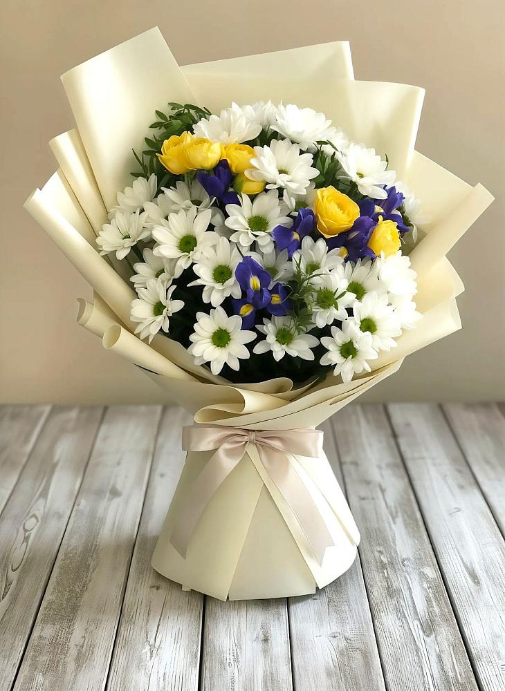 Букет цветов из: Ирисы, Хризантемы и Розы в Каменнобродской