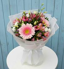 Букет цветов из:  Герберы, Альстромерии и Лизиантусы в Каменнобродской