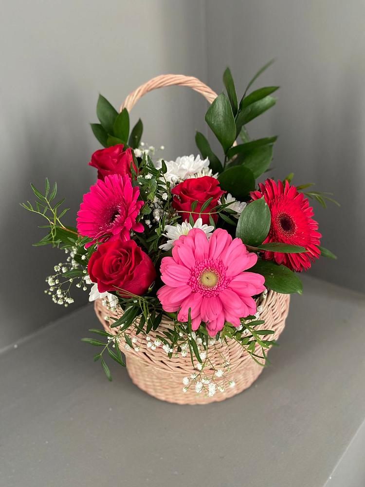 Цветочная композиция из Розы, Хризантемы и Герберы в корзине в Каменнобродской
