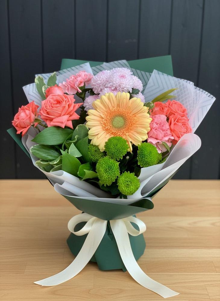 Букет цветов из: Гвоздики, Розы, Герберы и Хризантемы в Каменнобродской