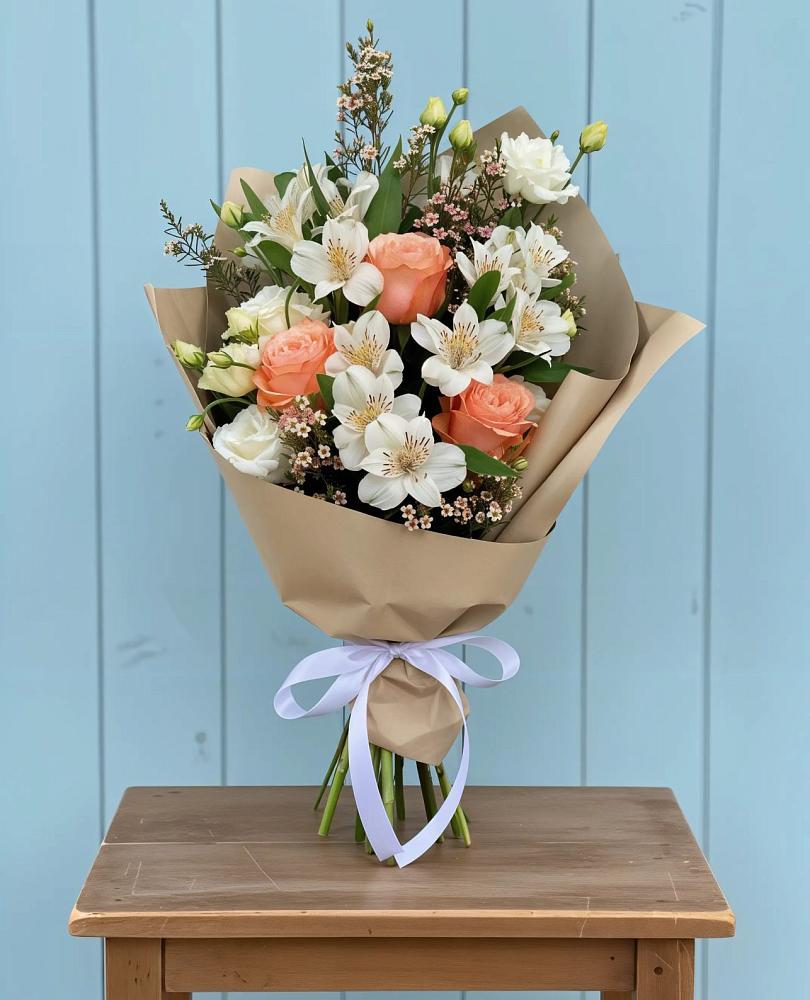 Букет цветов из: Альстромерии, Лизиантусы, Розы и Хризантемы в Каменнобродской