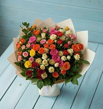 Букет Микс из разноцветных кустовых роз в Каменнобродской