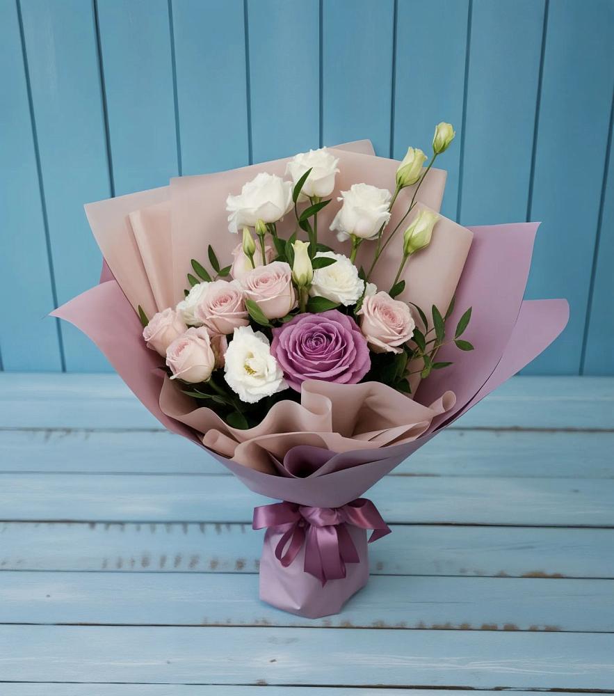 Букет цветов из: Розы и Лизиантусы в Каменнобродской